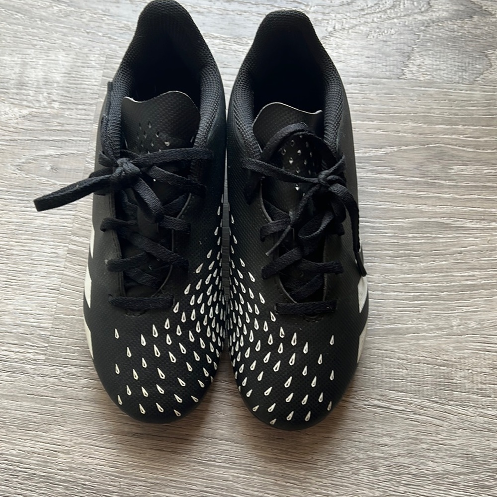 Adidas PREDATOR cleats for kids size 2.5